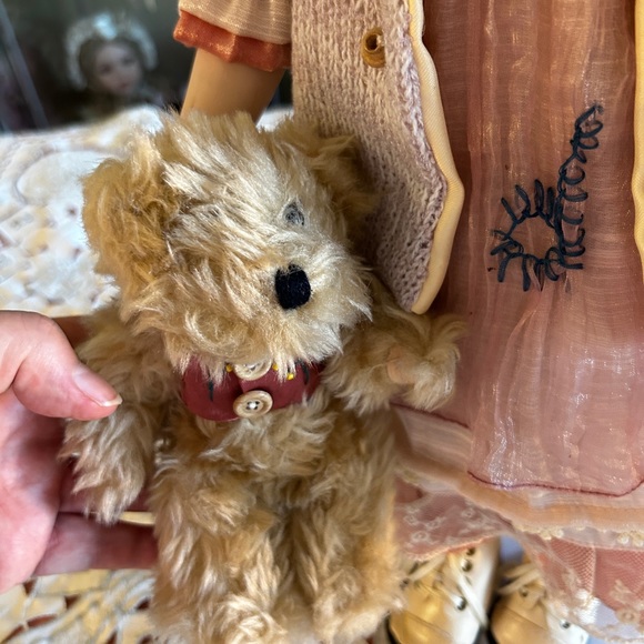 This is Phoebe! She is one of my first dolls of my collection. - Picture 5 of 7